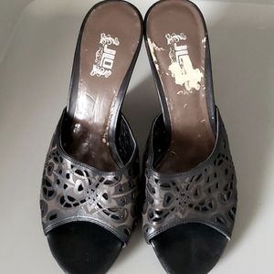 Jennifer Lopez brown & black slide shoe